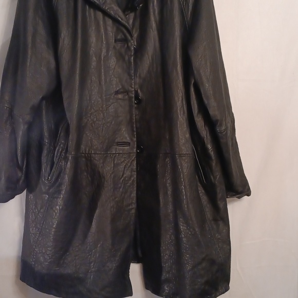 Venenzia Classic Black Leather Women's Coat Size 18/20 - Picture 3 of 10